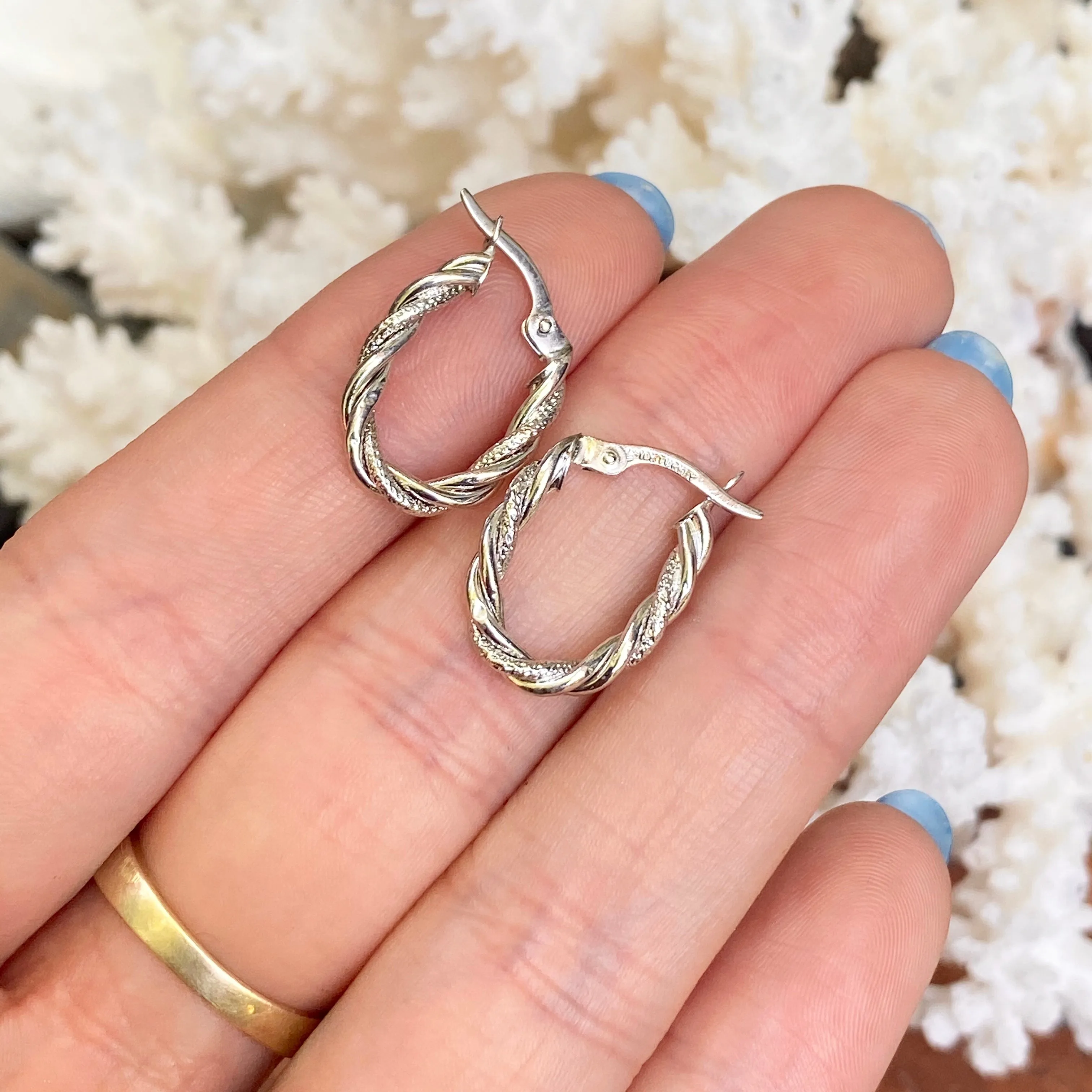 10KT White Gold Diamond-Cut   Polished Twisted Oval Hoop Earrings