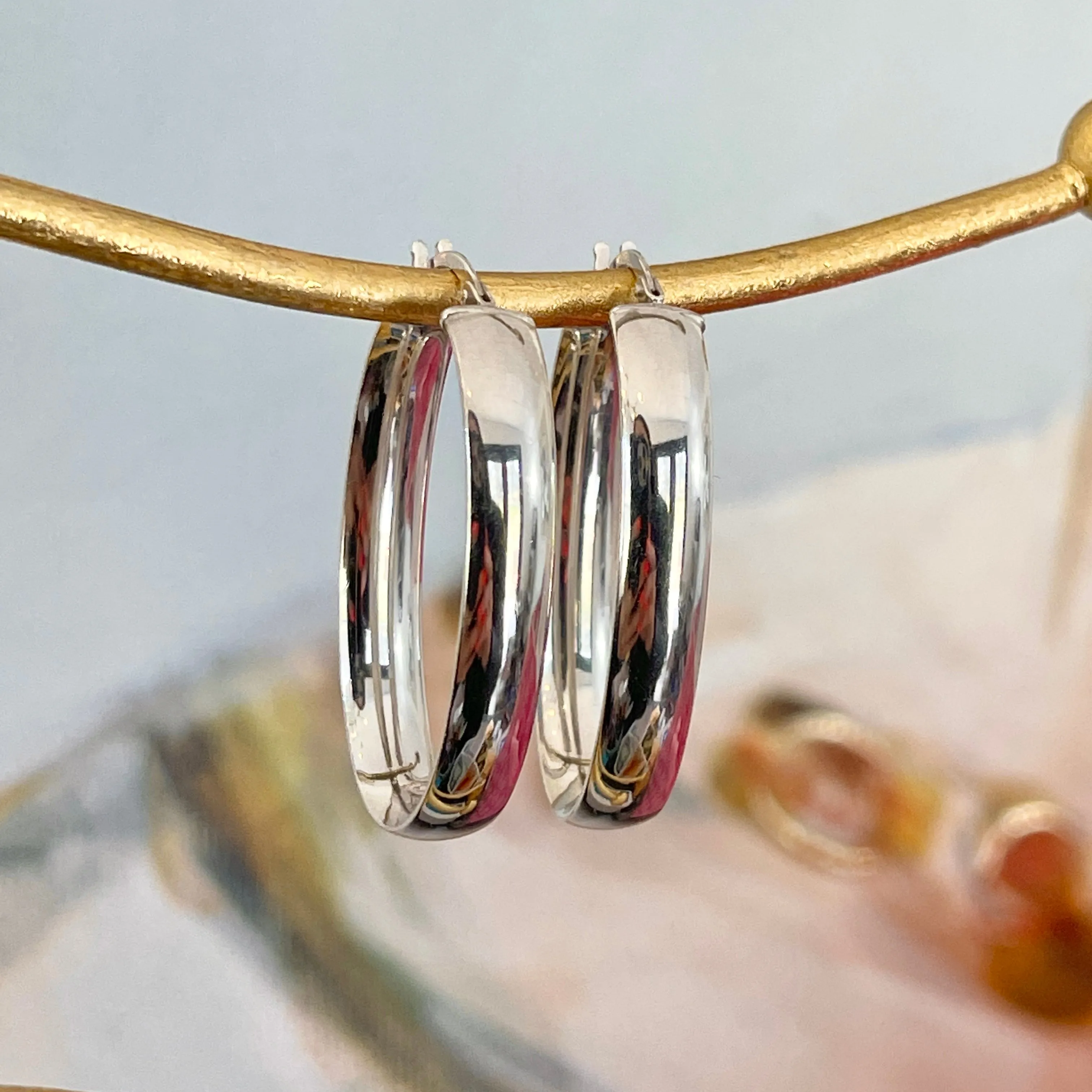 14KT White Gold Polished 6mm Oval Hoop Earrings 31mm