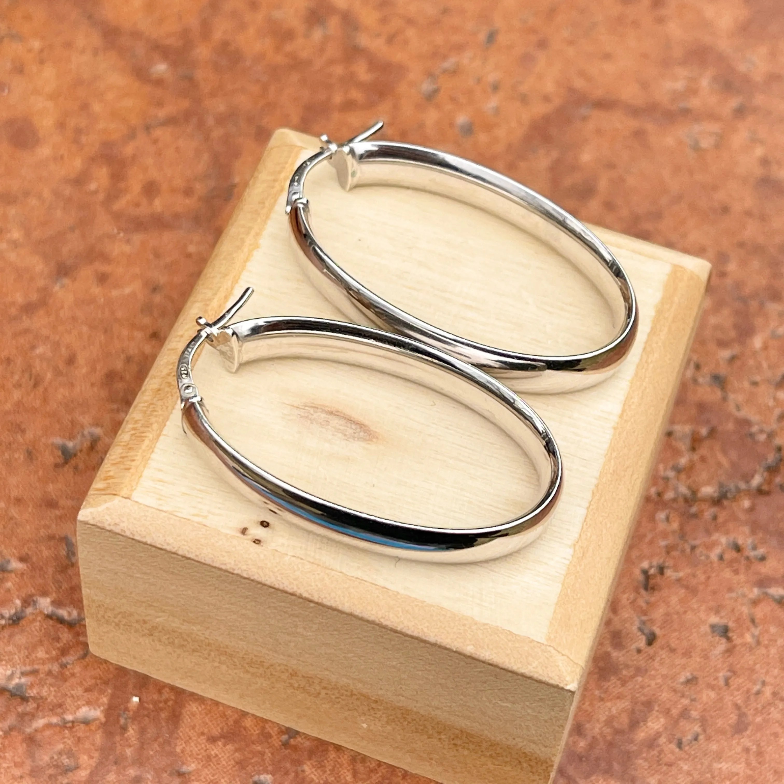 14KT White Gold Polished 6mm Oval Hoop Earrings 31mm