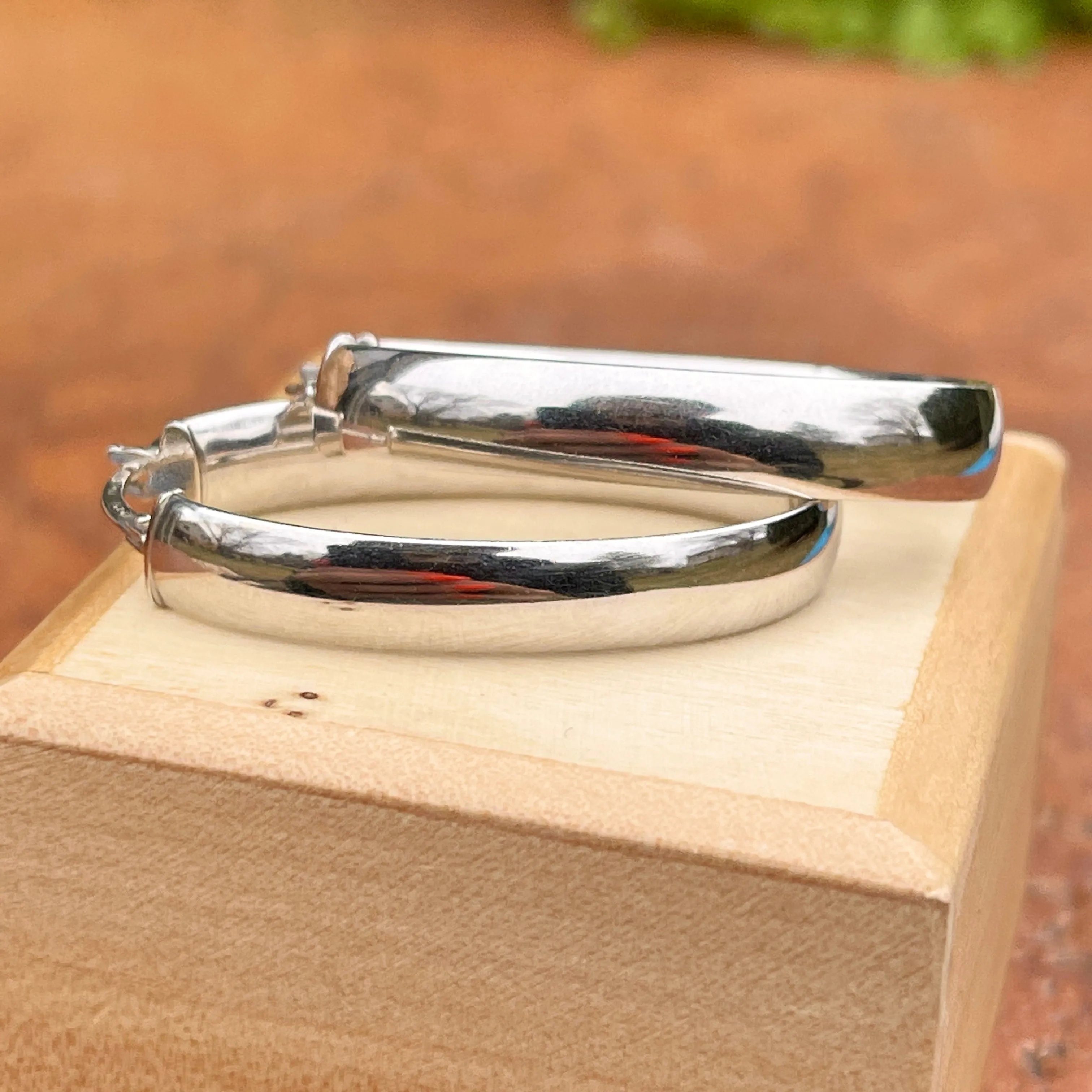 14KT White Gold Polished 6mm Oval Hoop Earrings 31mm