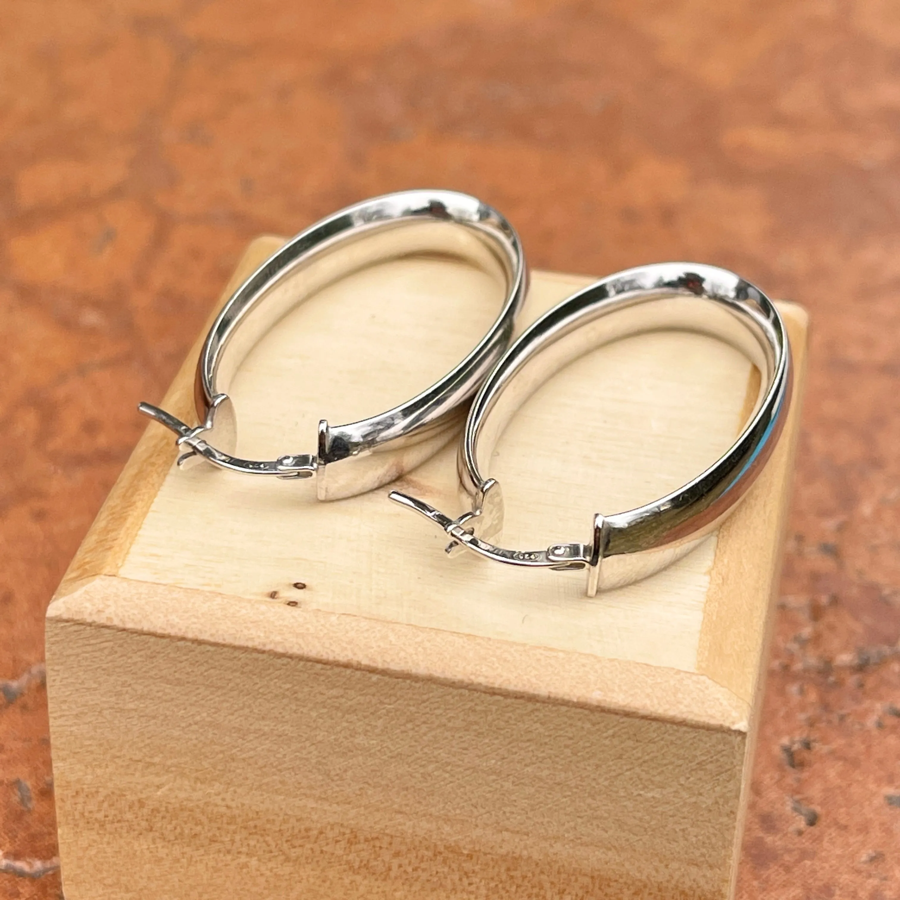 14KT White Gold Polished 6mm Oval Hoop Earrings 31mm
