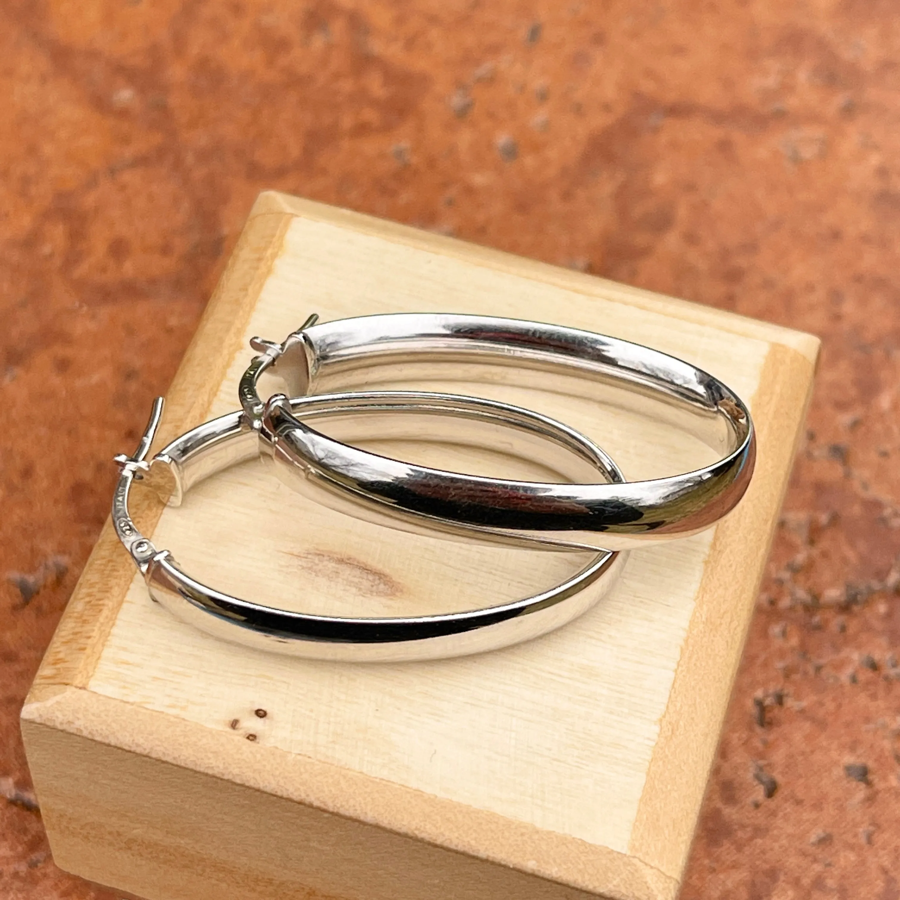 14KT White Gold Polished 6mm Oval Hoop Earrings 31mm
