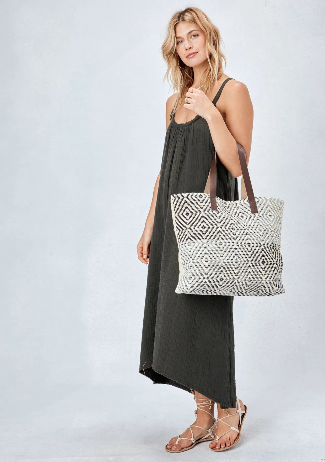 Della Tote