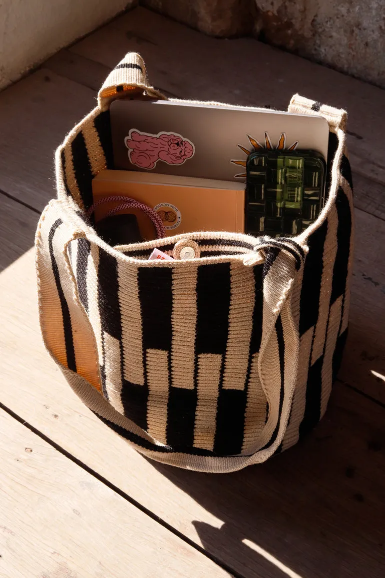 Lisboa B Large Bucket Bag