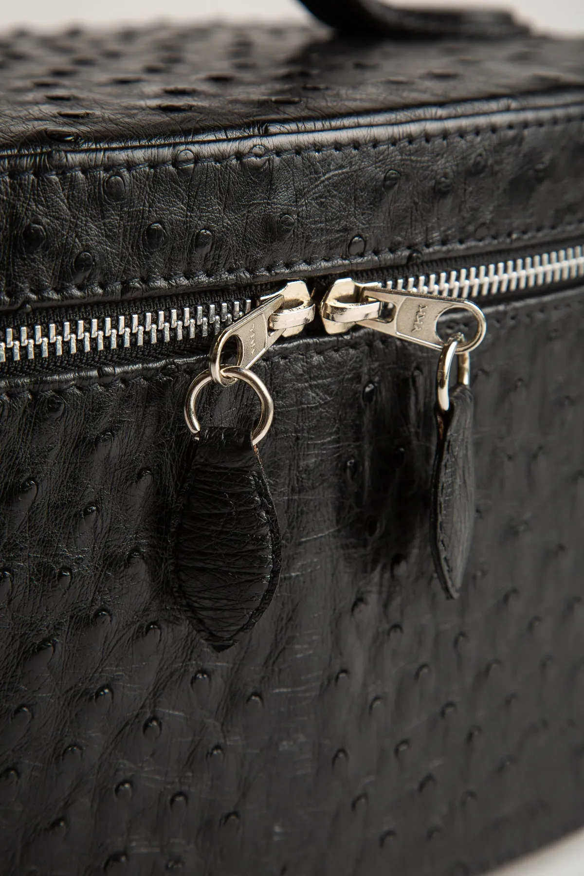 MAXFIELD PRIVATE COLLECTION | OVAL VANITY CASE