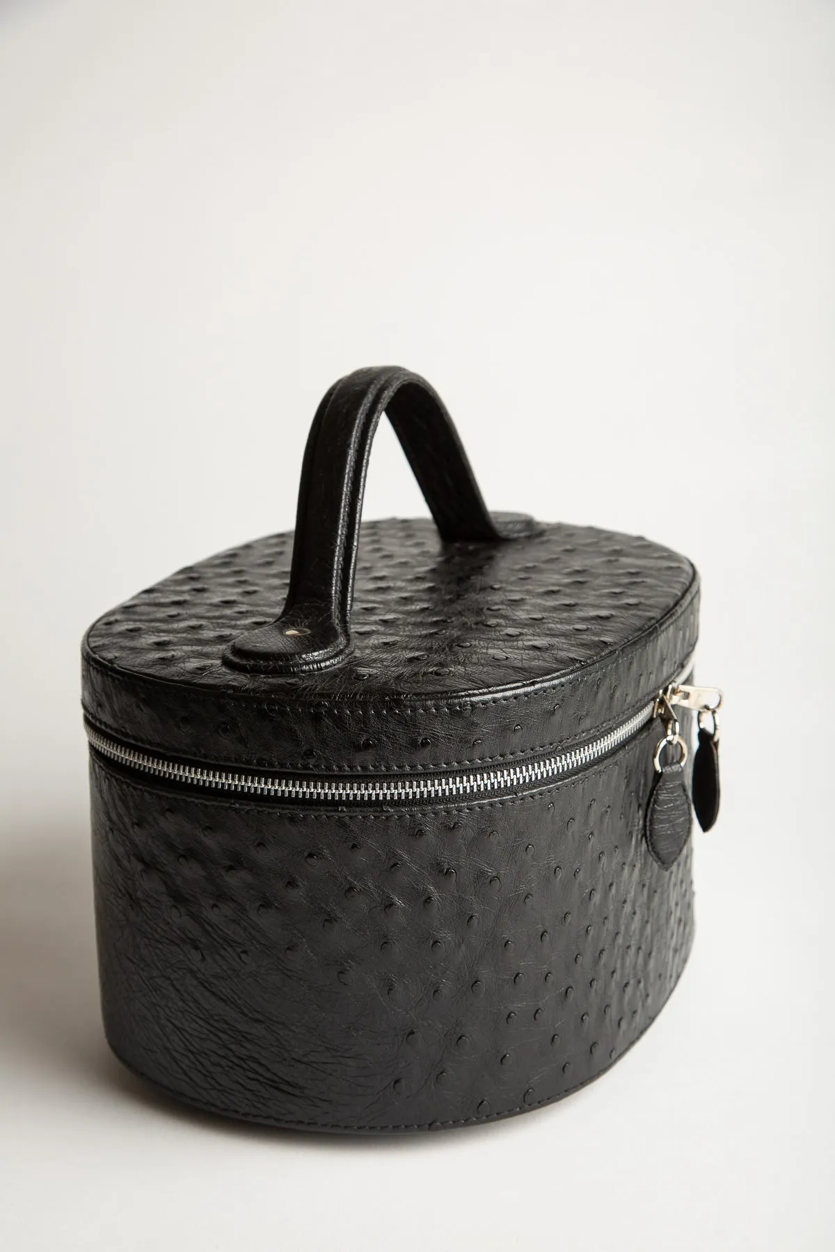 MAXFIELD PRIVATE COLLECTION | OVAL VANITY CASE