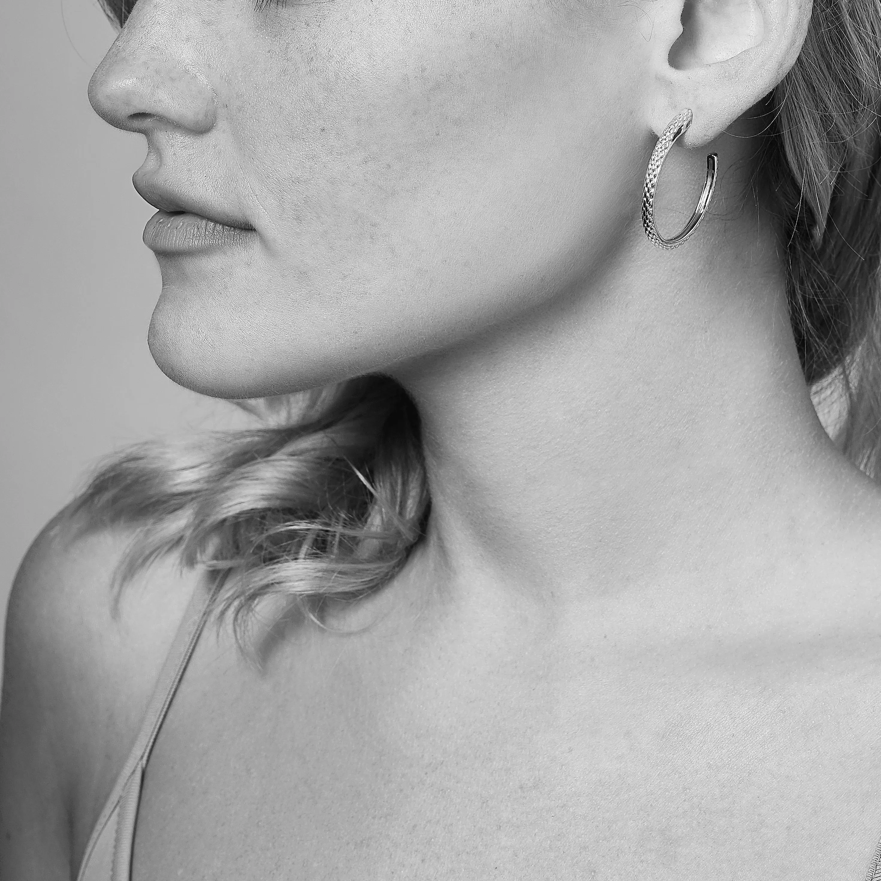 Spirit Python Hoop Earring 30mm - Black Ruthenium Vermeil